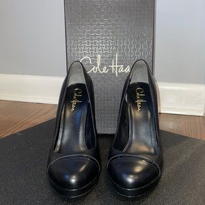 Cole Hann Black Classic Round Toe heel